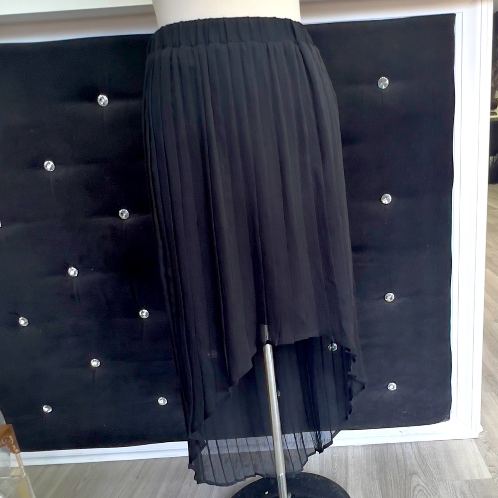 Adorable, hi, lo, skirt